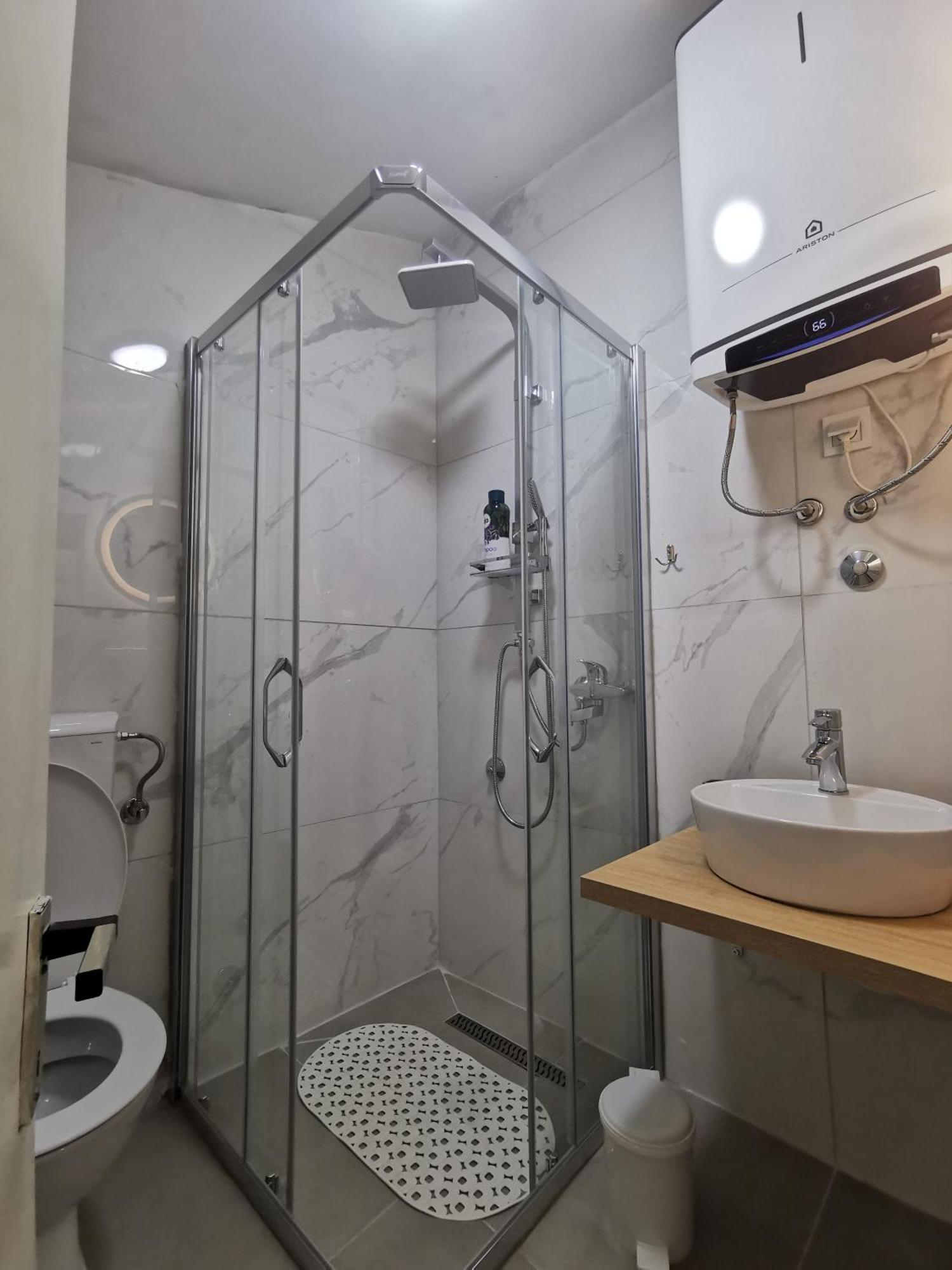 White Apartment Sarajevo - Free Parking المظهر الخارجي الصورة